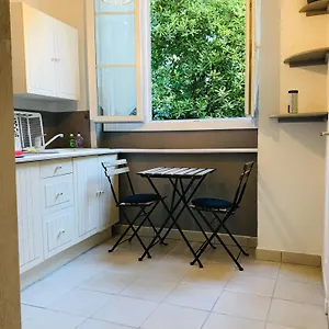 https://charmant-studio-neuf-idealement-situe-mourillon.fr-provencehotel.com